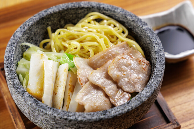 京都伏見の温泉施設『伏見力の湯』内にある『石焼き焼きそば 千笑の輪 じねんと食堂店』