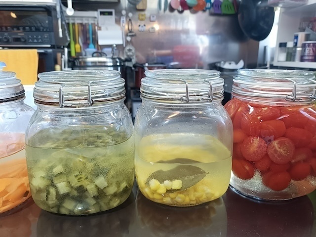 沖縄・国際通り『琉球ドライカレーのお店 がちまや～』のピクルス