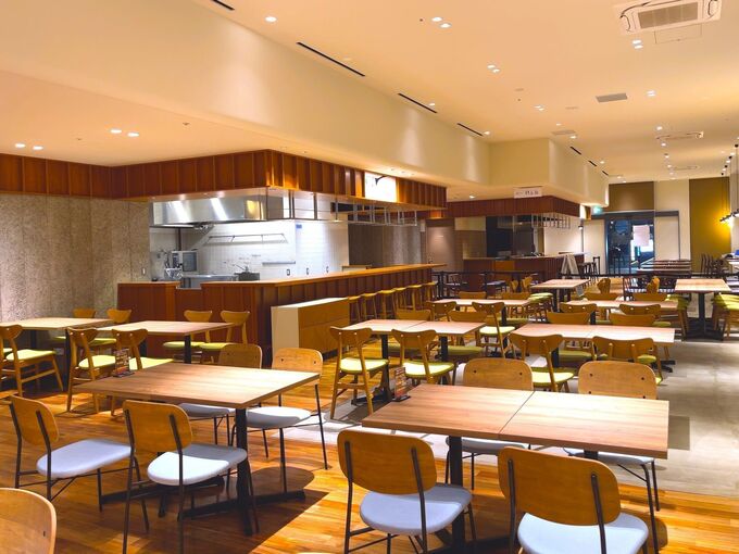 『富山北口横丁』の内観