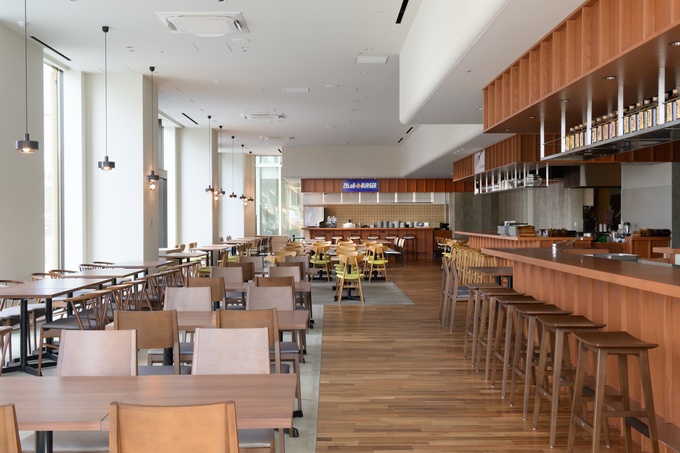 富山北口横丁の内観