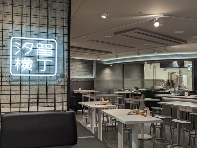 汐留横丁の内観