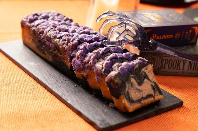 竹炭とラズベリーのマーブルパウンドケーキ