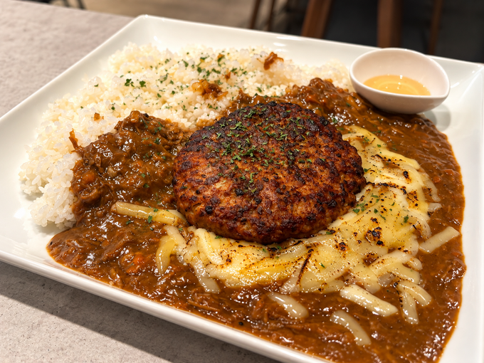 10/12〜｜総重量約1kg！デカ盛りカレーが汐留横丁『ゲンキカレー』に