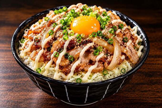 甘辛豚バラと卵黄の背徳丼B