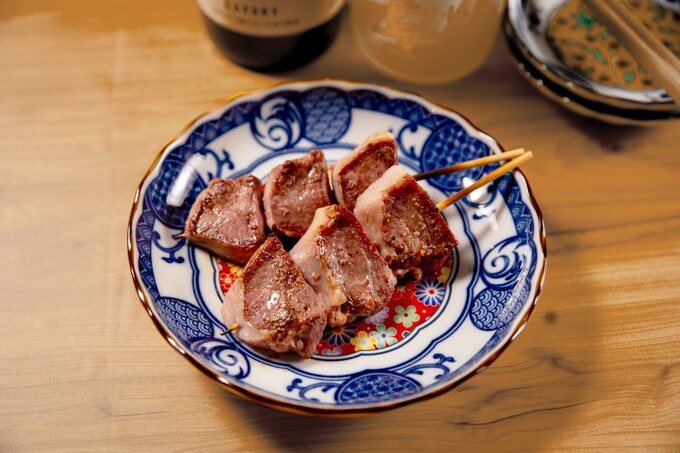 名物「厚切りタン串」