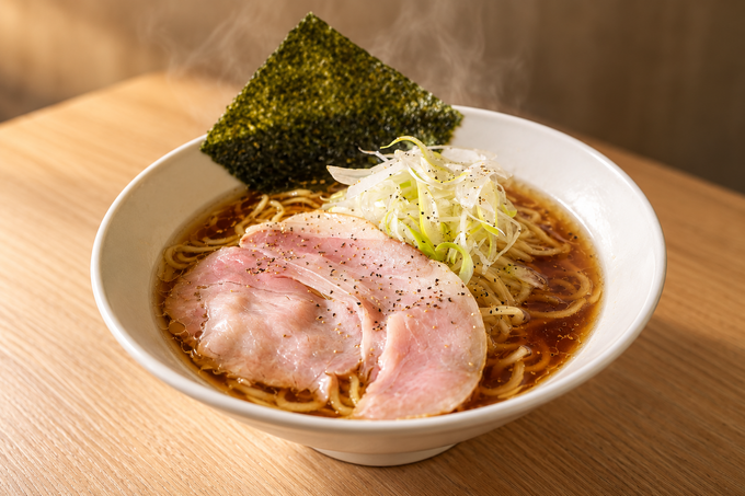 『伊太そば＆肉とピザの伊太バル』の“次男くん”の「カツオ醤油ラーメン」の写真