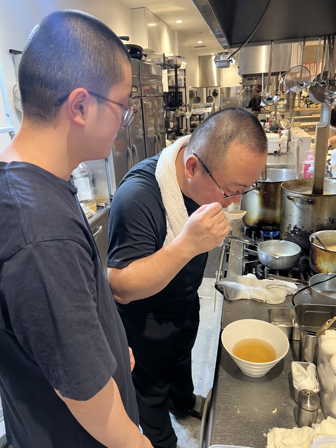 『伊太そば＆肉とピザの伊太バル』の“次男くん”の写真