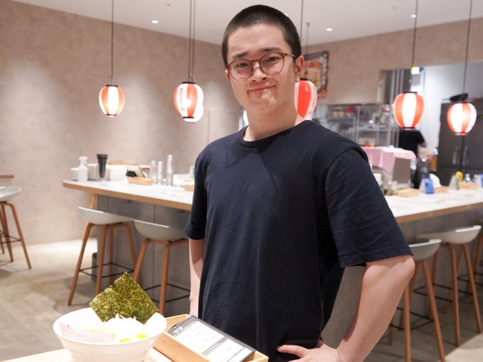 『伊太そば＆肉とピザの伊太バル』の“次男くん”の写真